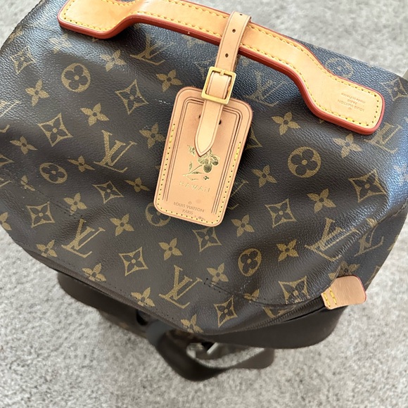 Authentic Louis Vuitton Horizon soft duffle in great condition. - Picture 4 of 7